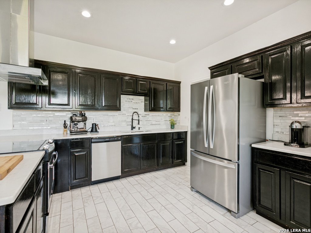 2402 Encino Cedros