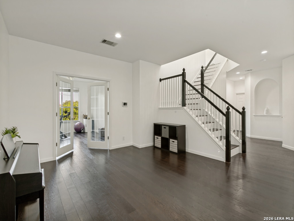 2402 Encino Cedros