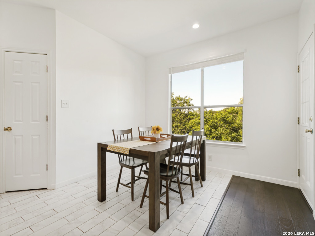 2402 Encino Cedros