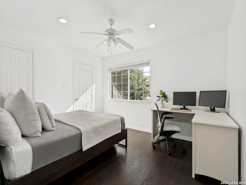 2402 Encino Cedros
