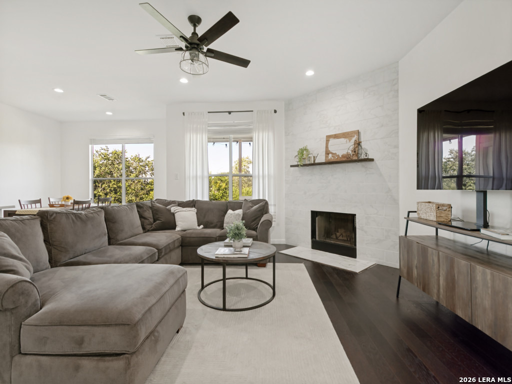 2402 Encino Cedros