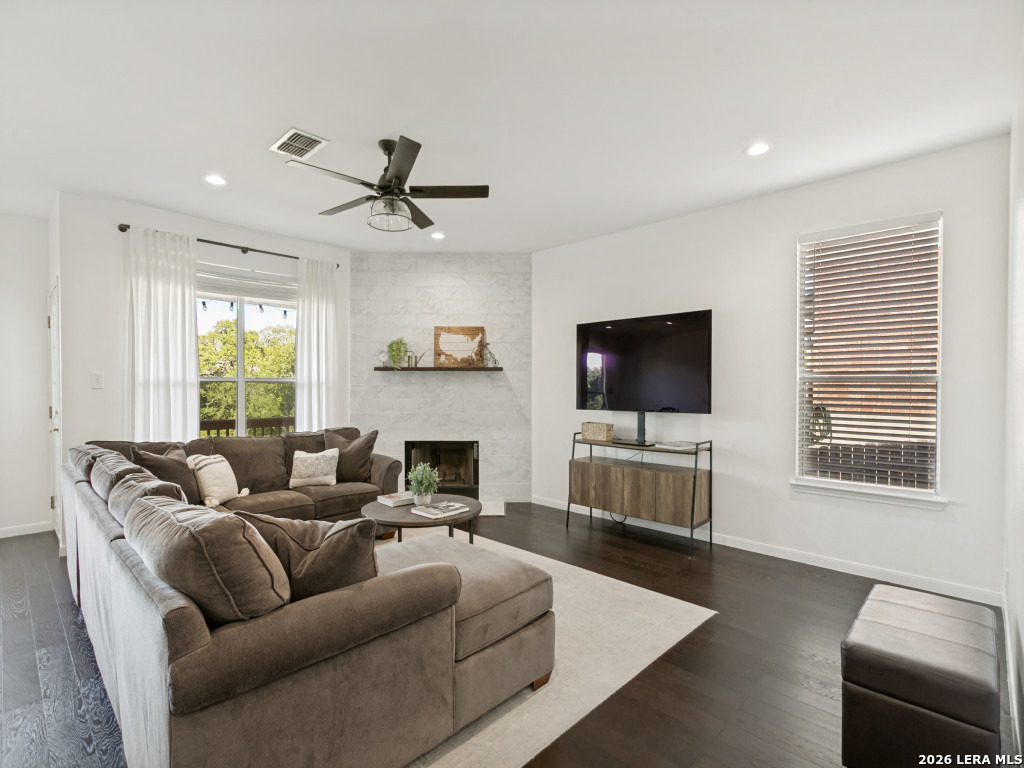 2402 Encino Cedros