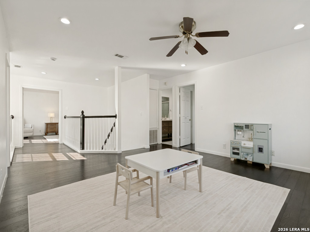2402 Encino Cedros