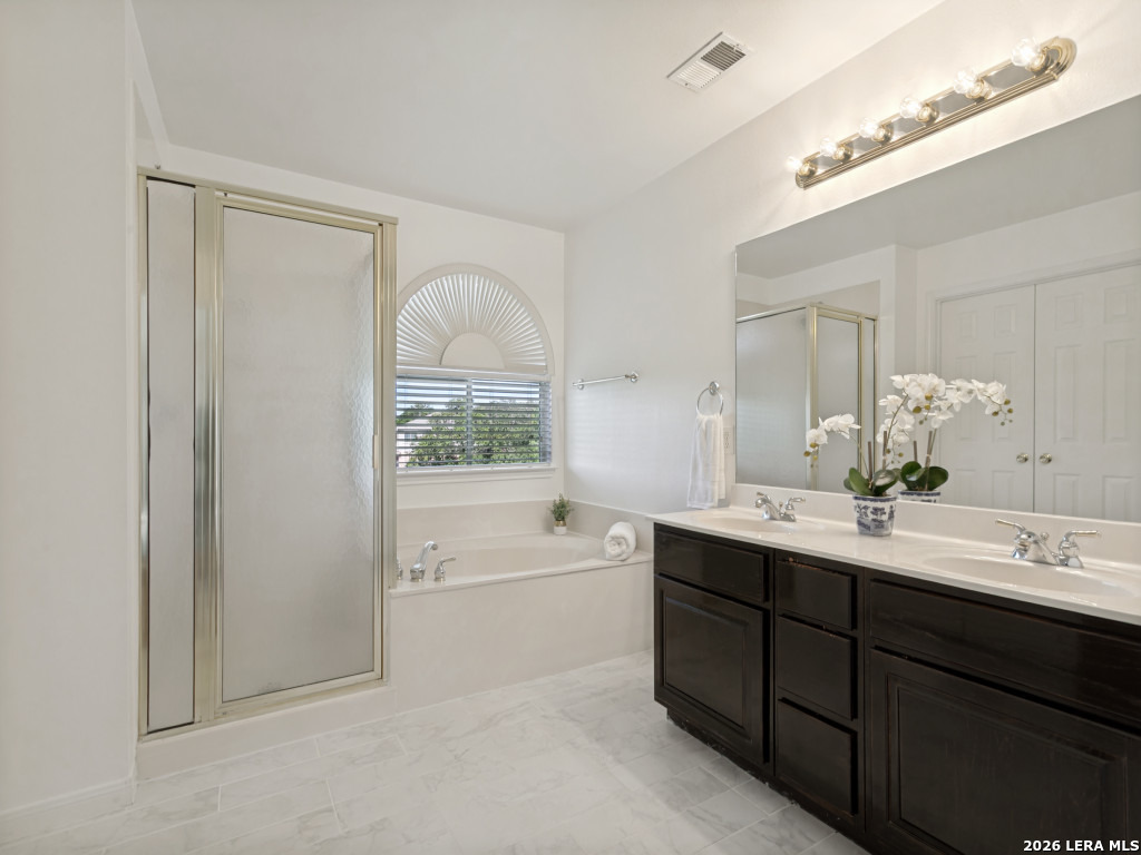 2402 Encino Cedros