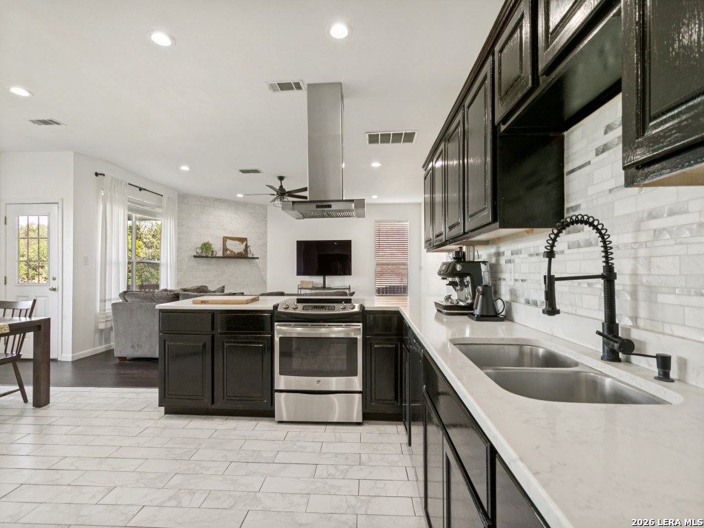 2402 Encino Cedros