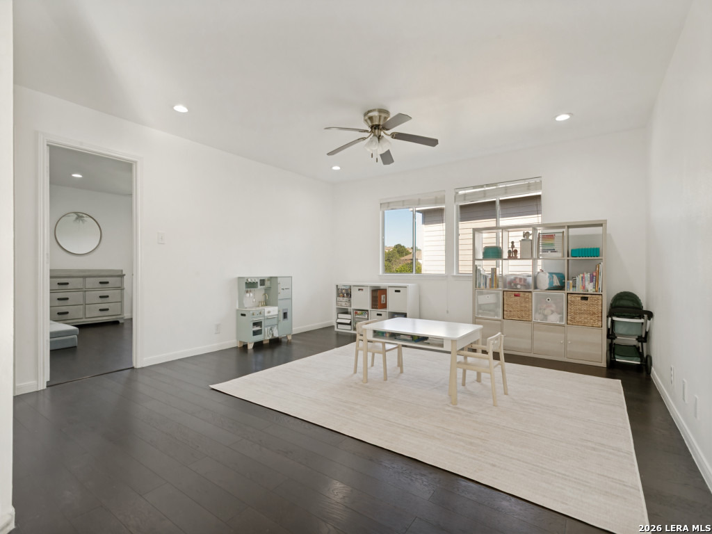 2402 Encino Cedros