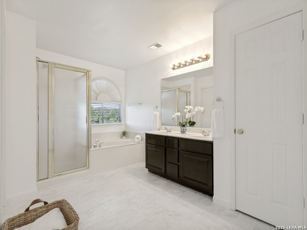 2402 Encino Cedros