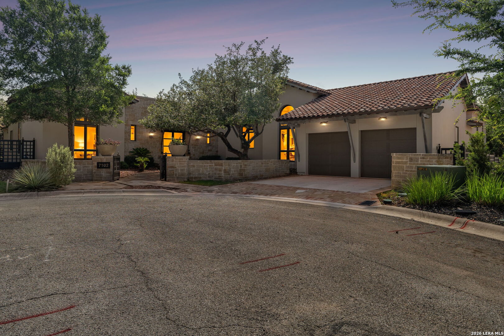 7102 Bluff Edge