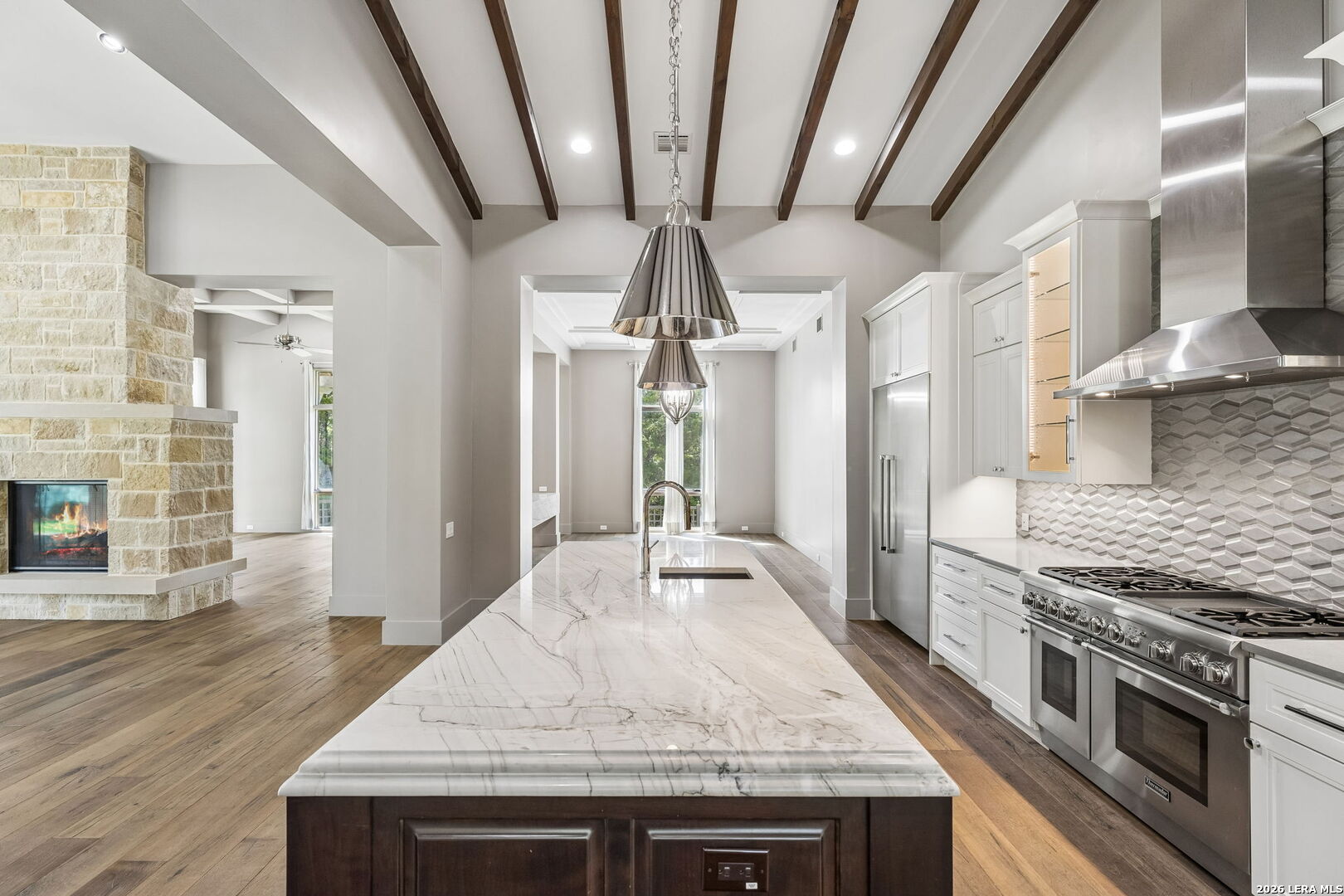 7102 Bluff Edge