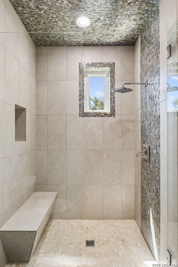7102 Bluff Edge