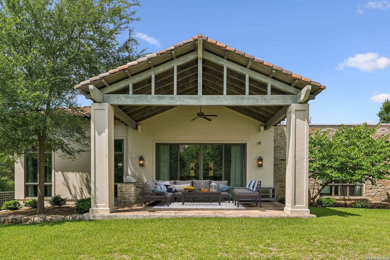 7102 Bluff Edge