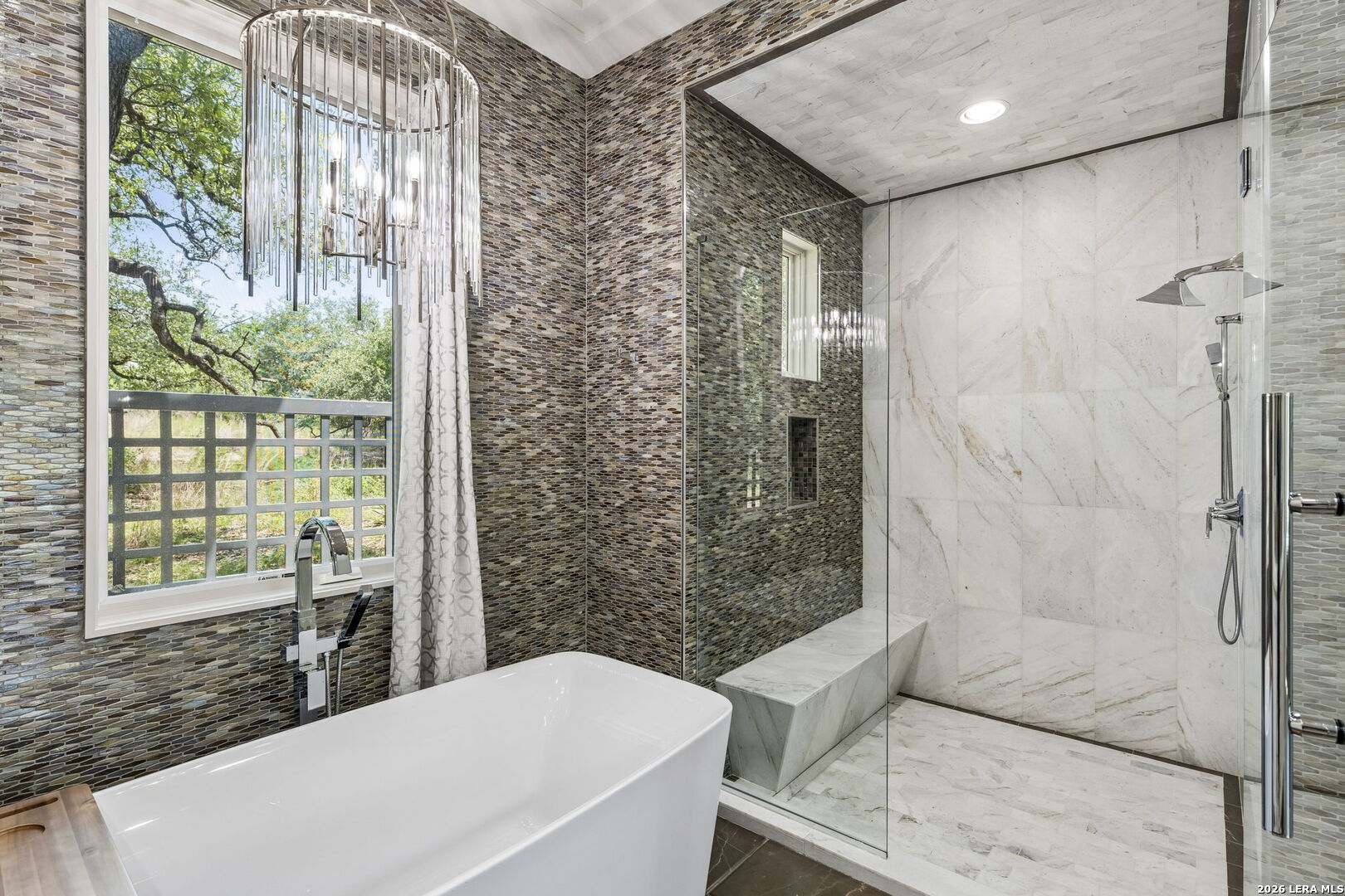 7102 Bluff Edge