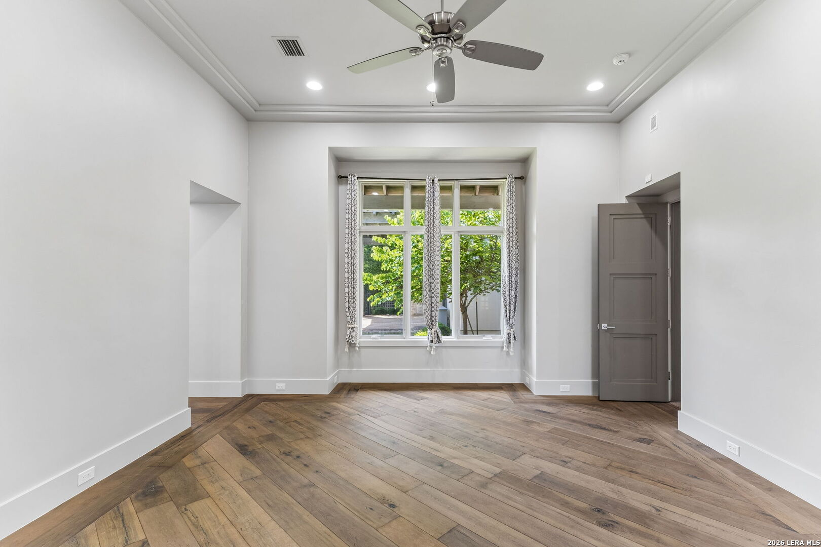 7102 Bluff Edge