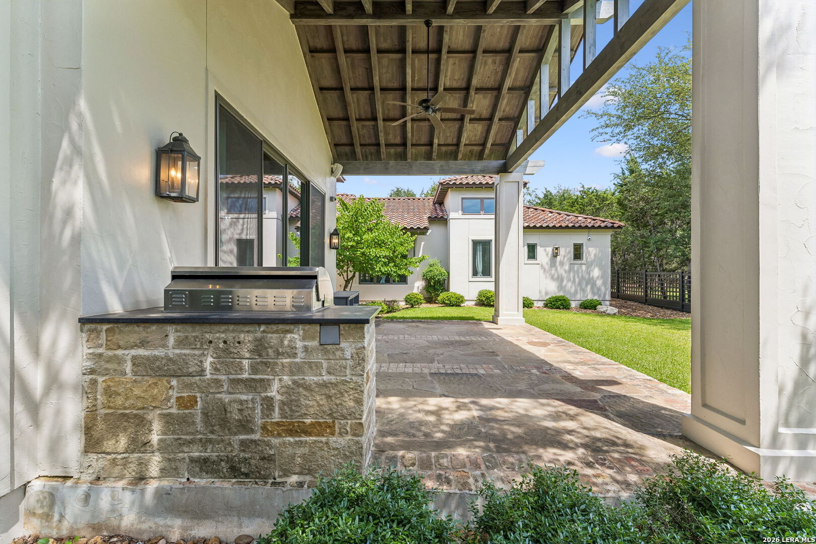 7102 Bluff Edge