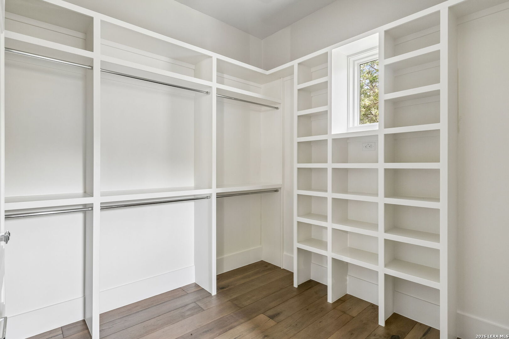 7102 Bluff Edge