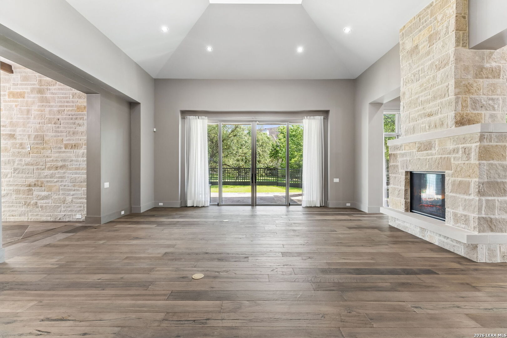 7102 Bluff Edge