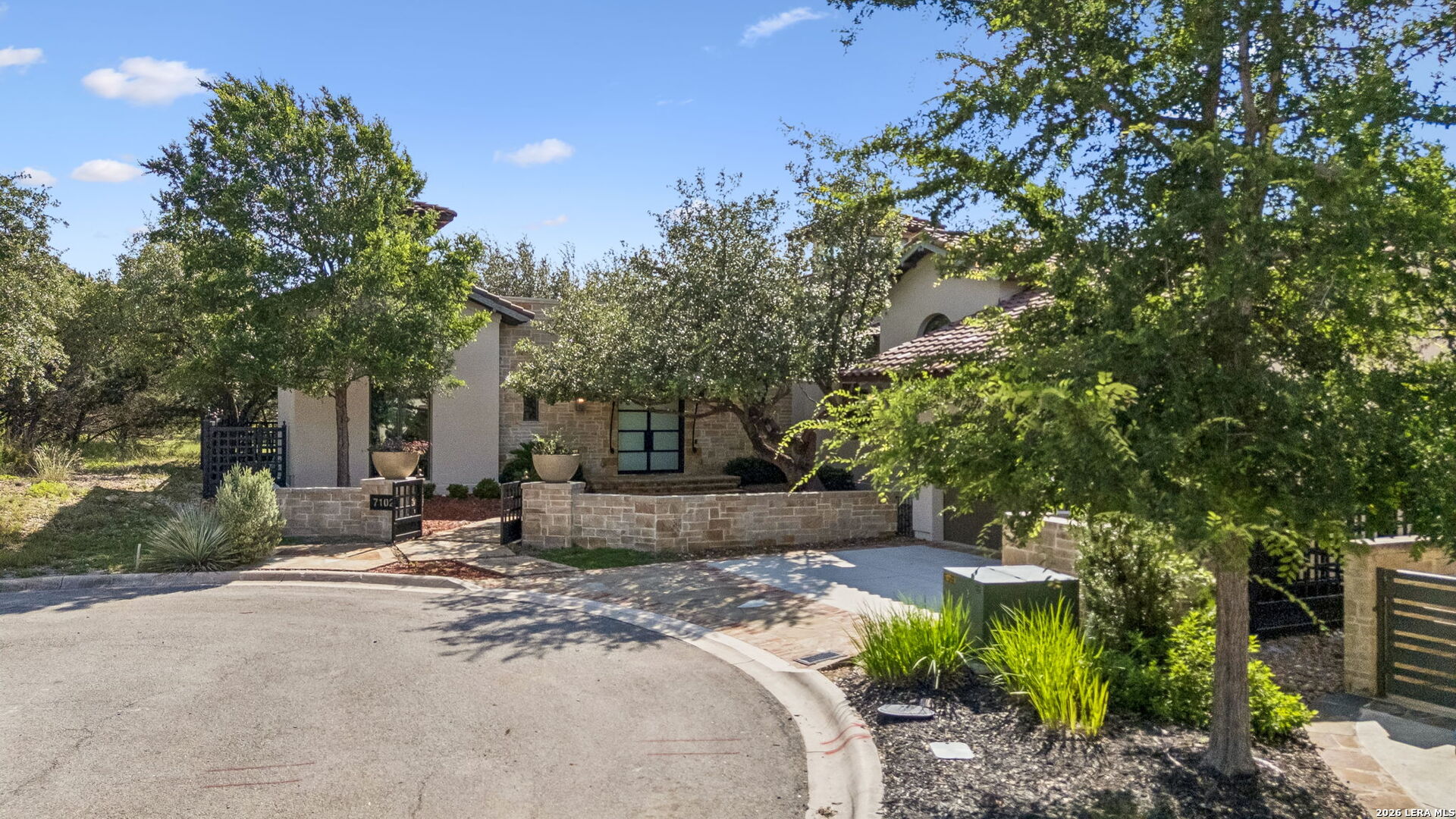 7102 Bluff Edge
