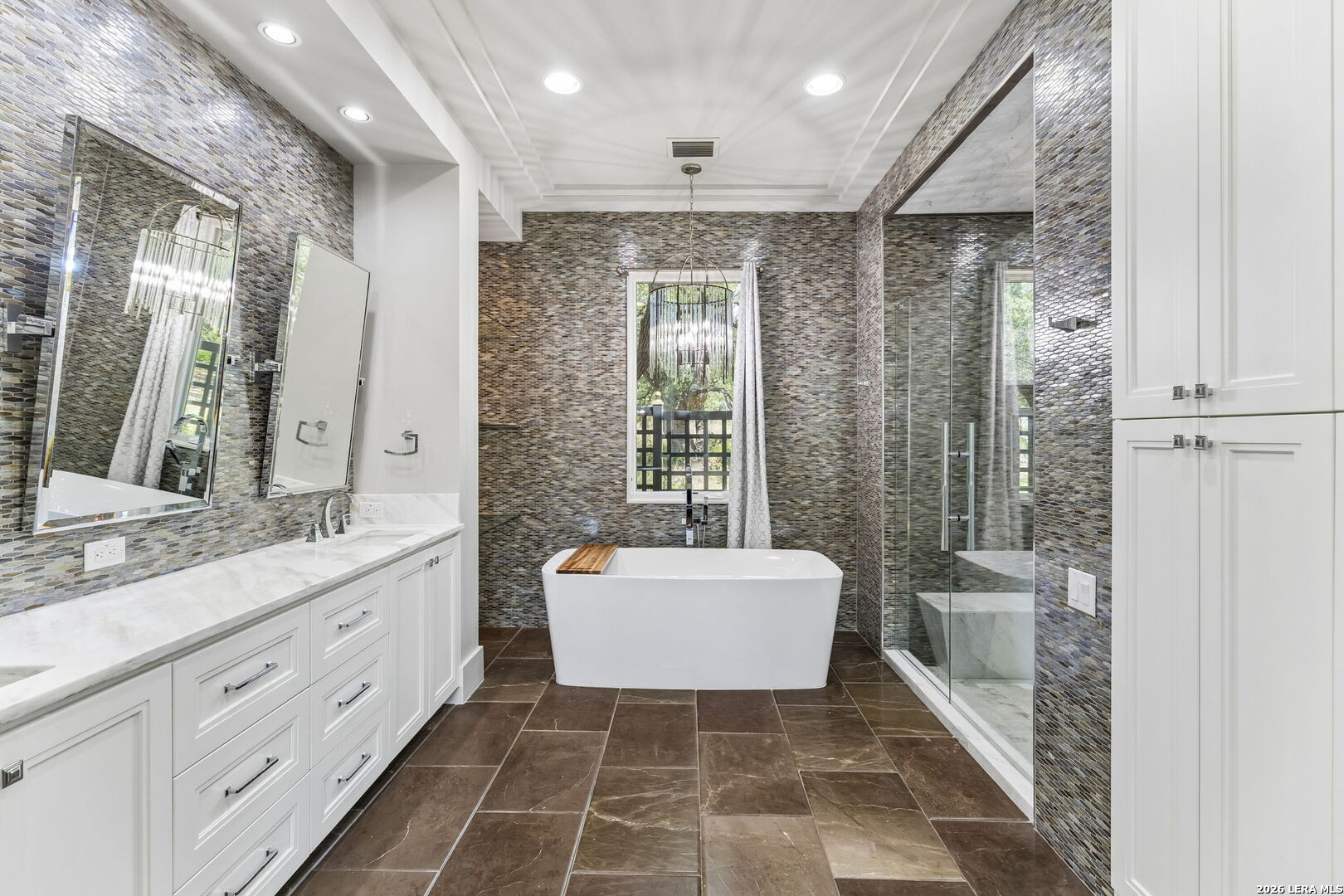 7102 Bluff Edge