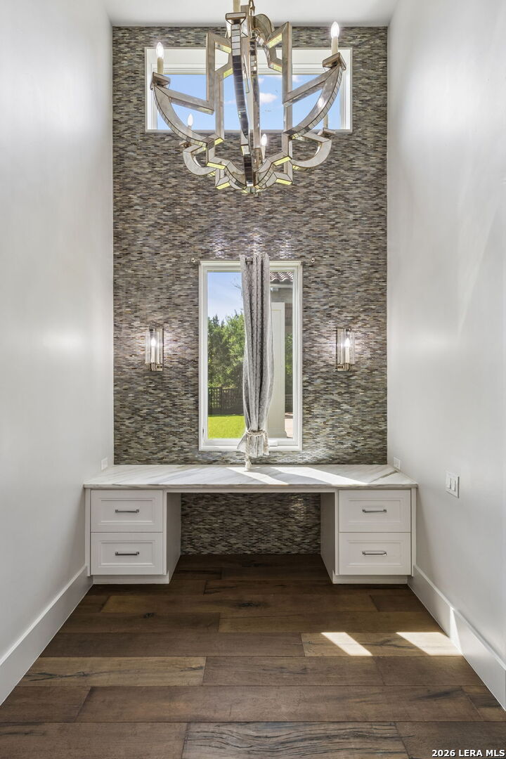 7102 Bluff Edge