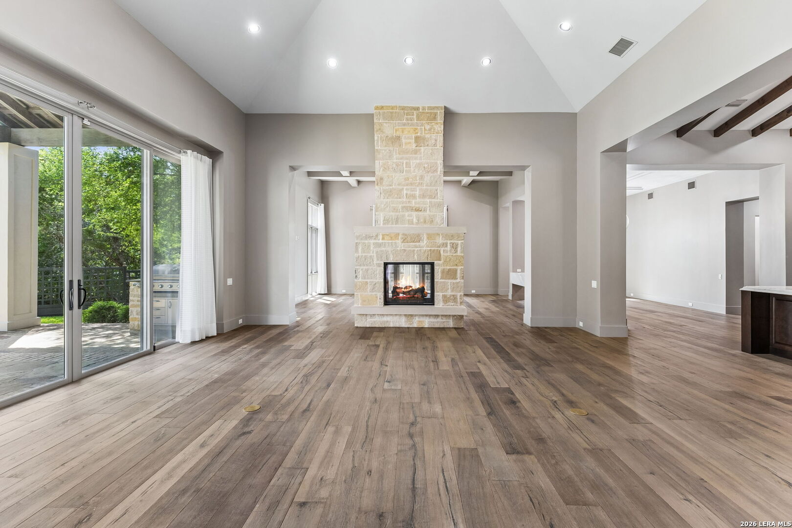 7102 Bluff Edge