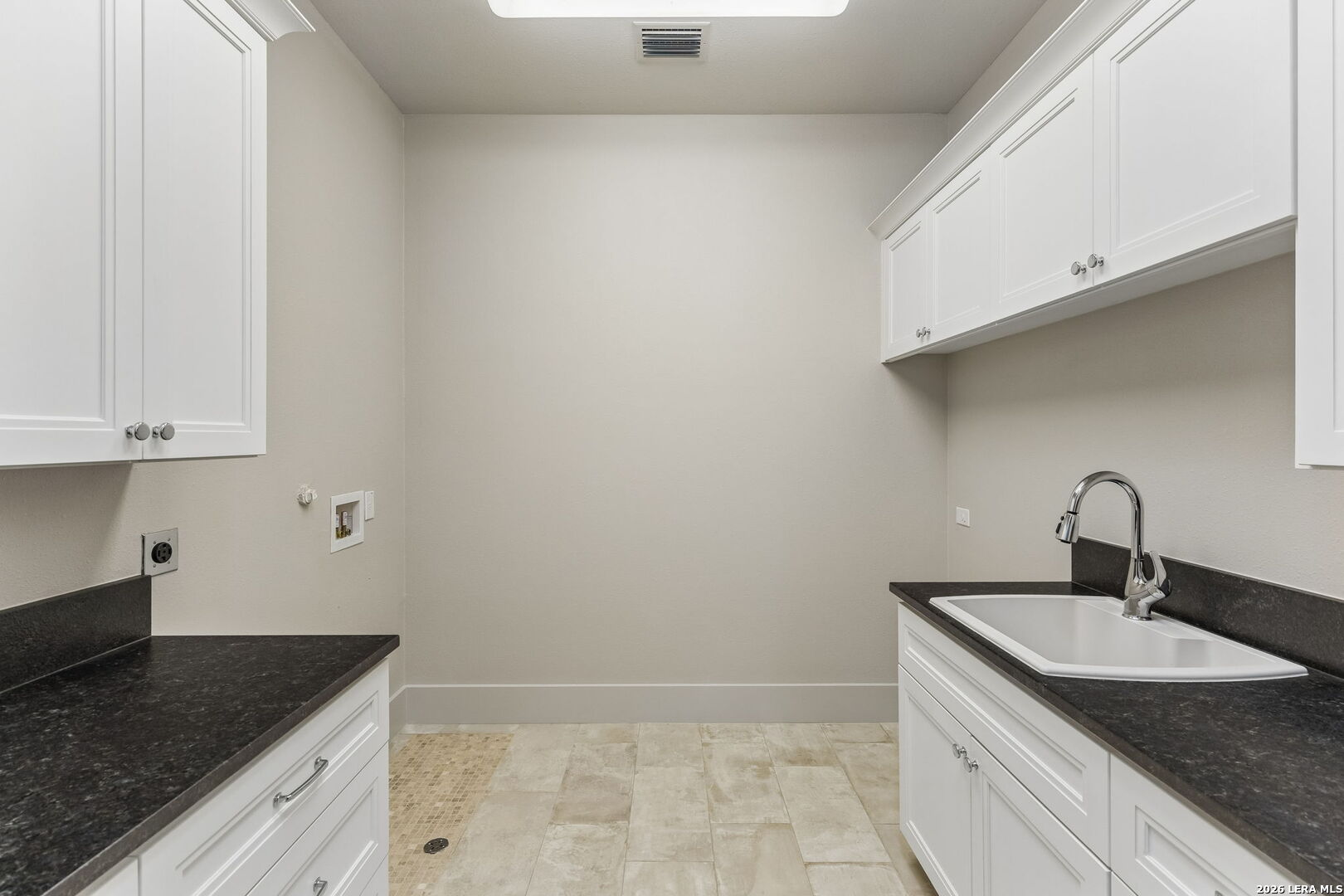 7102 Bluff Edge