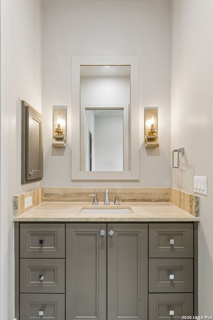 7102 Bluff Edge