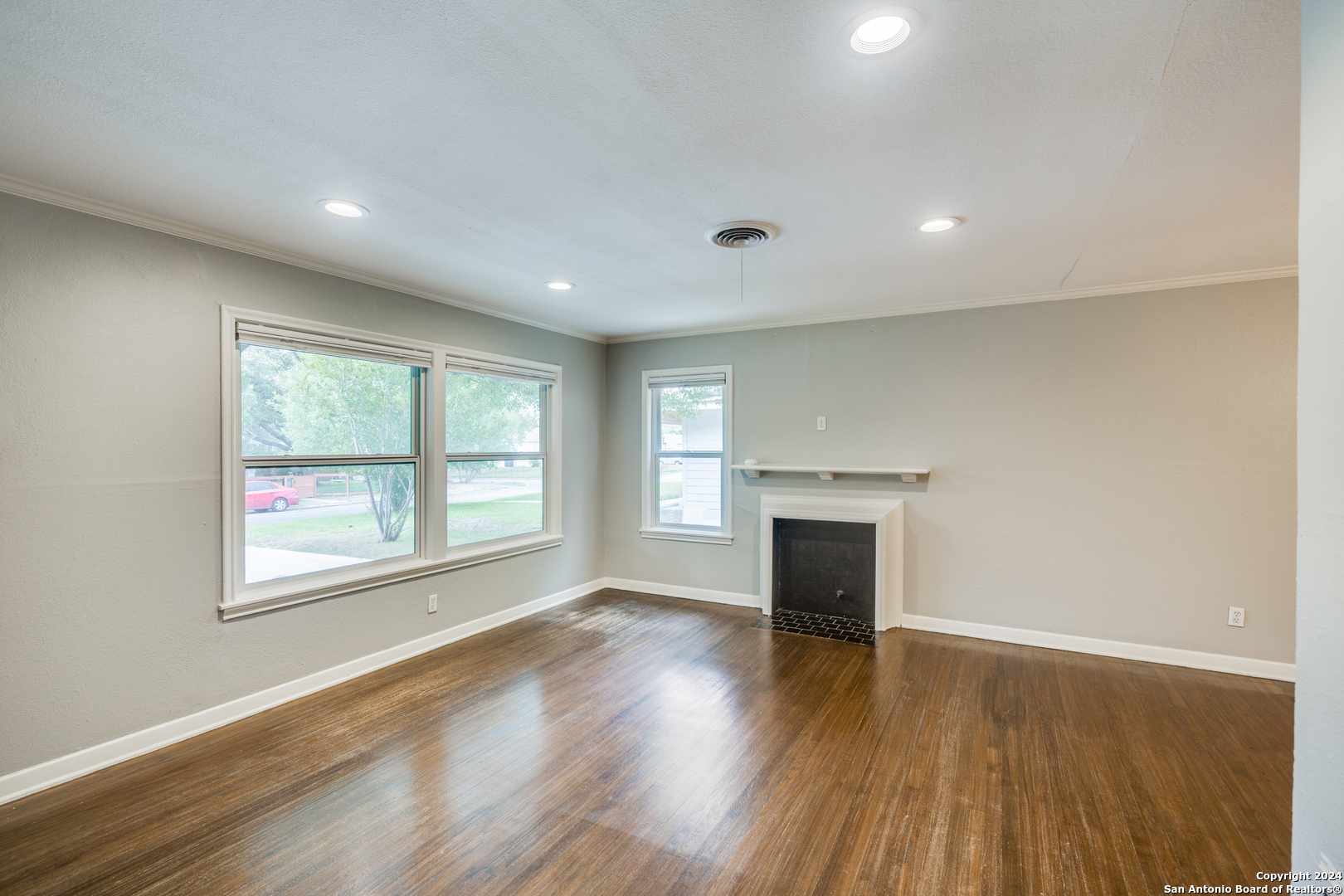 209 HARMON DR