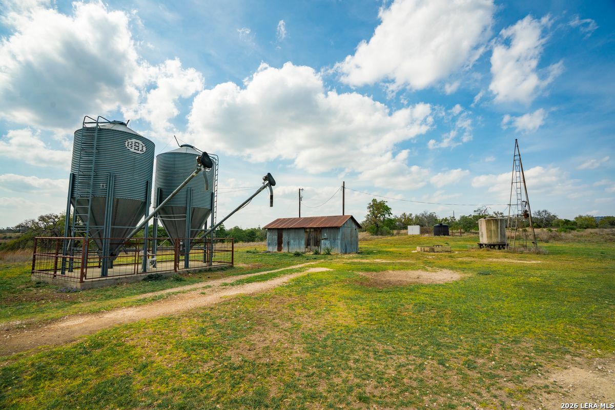 718 Ranch to Market 473