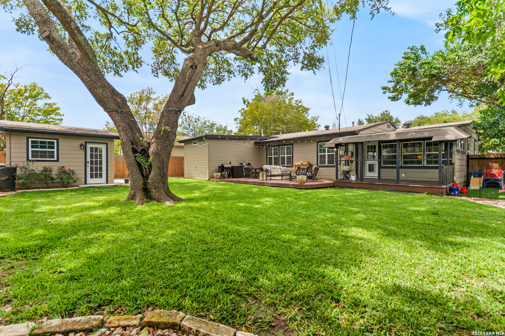 318 BREES BLVD