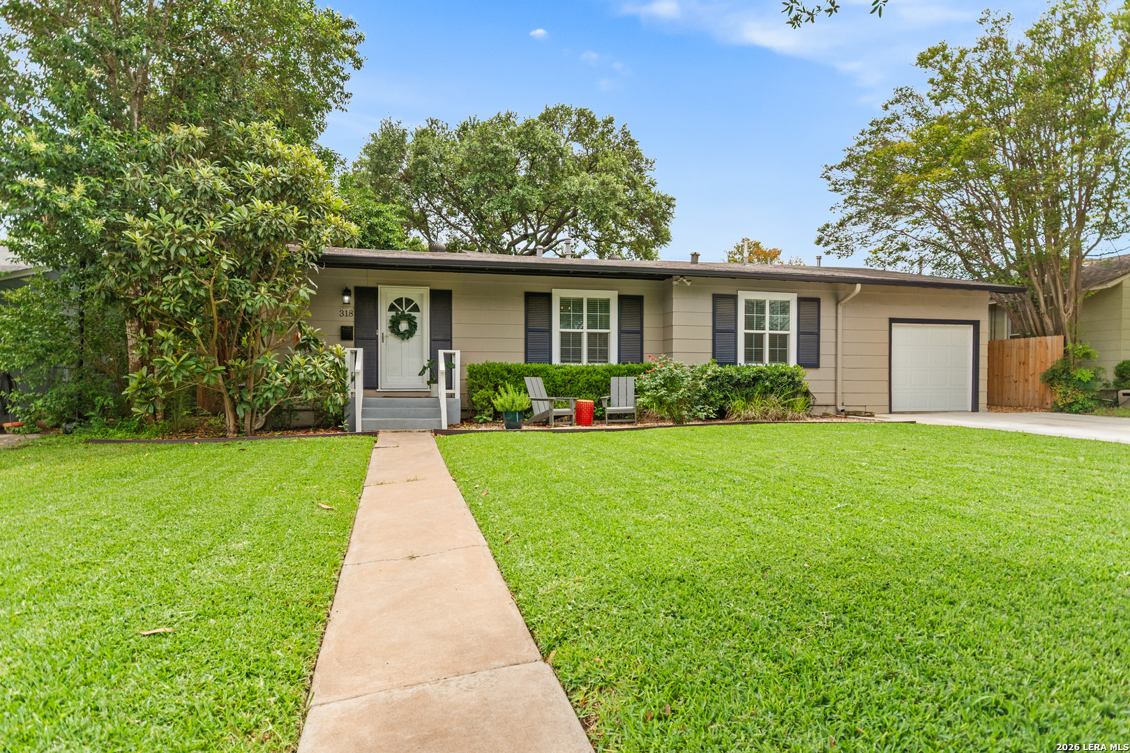 318 BREES BLVD