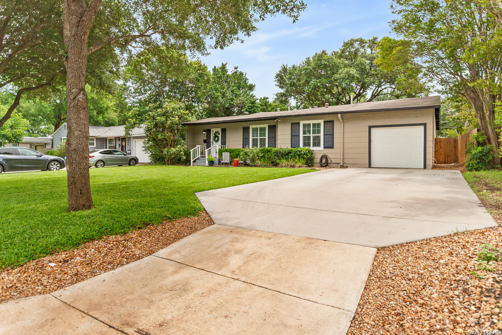 318 BREES BLVD
