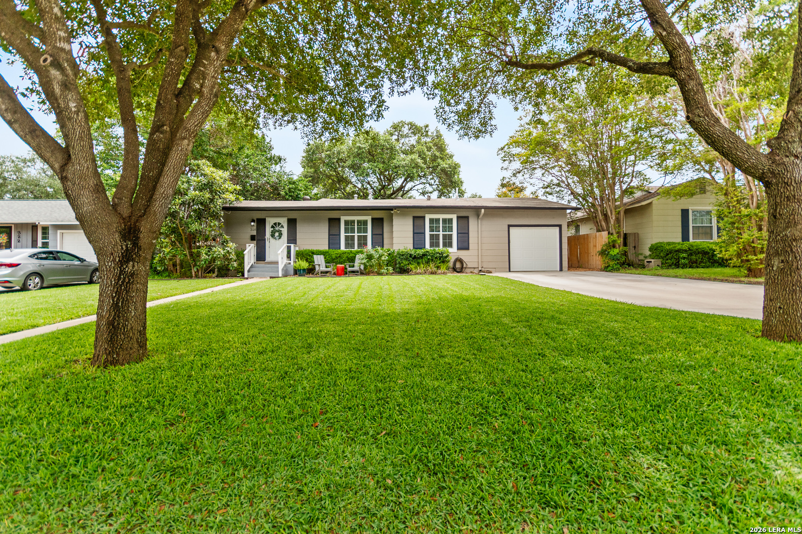 318 BREES BLVD