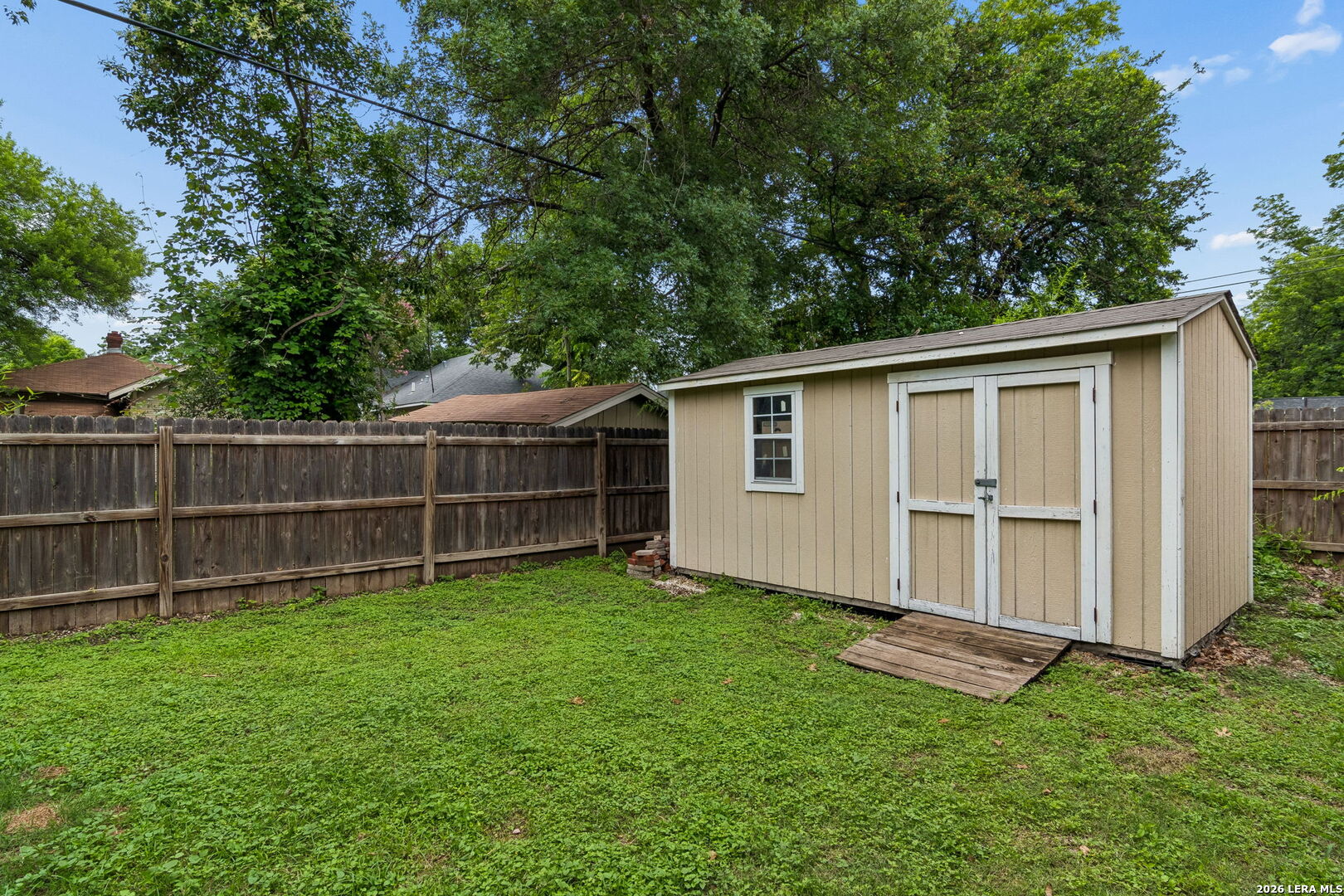 607 W KINGS HWY