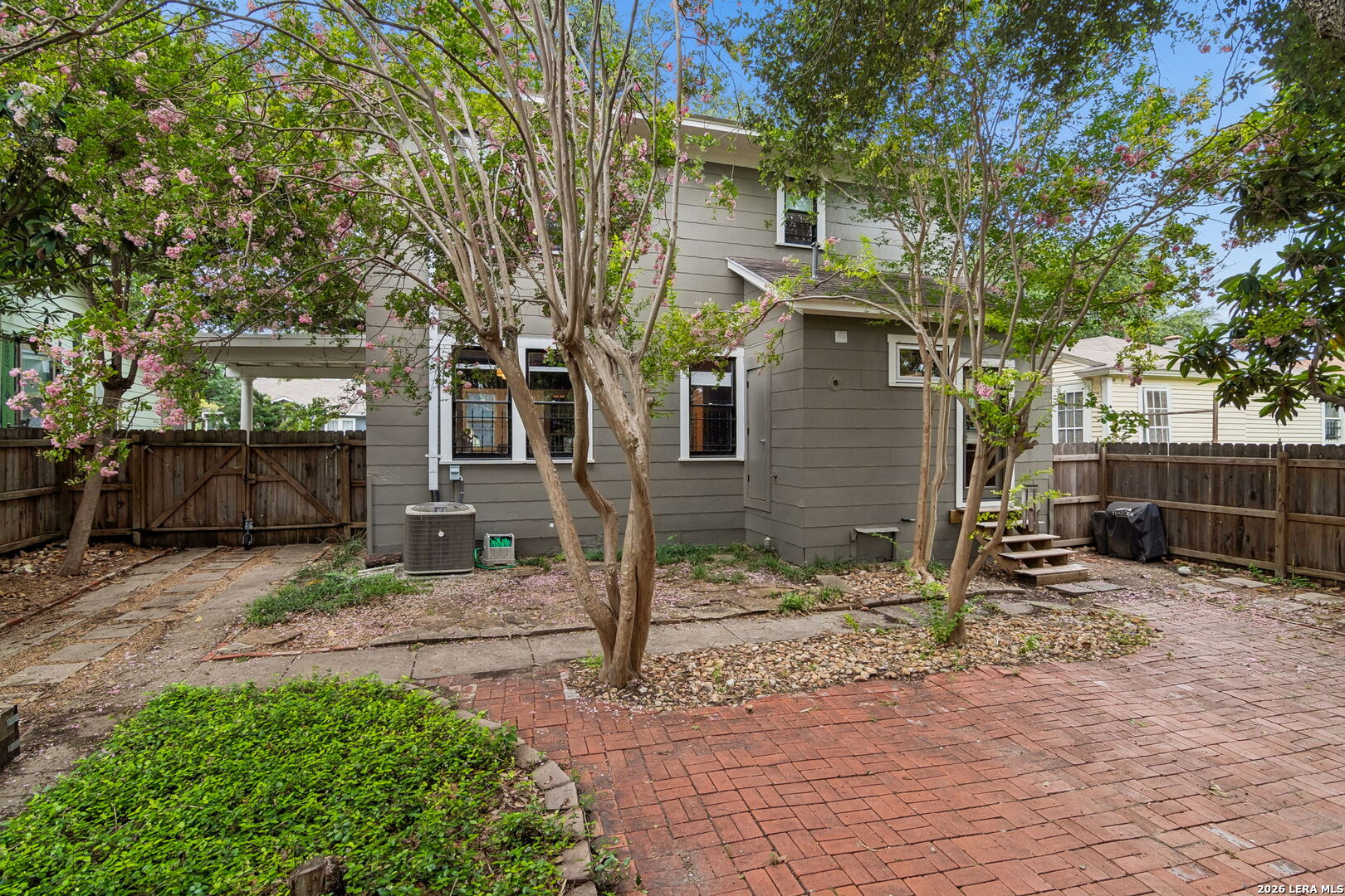 607 W KINGS HWY