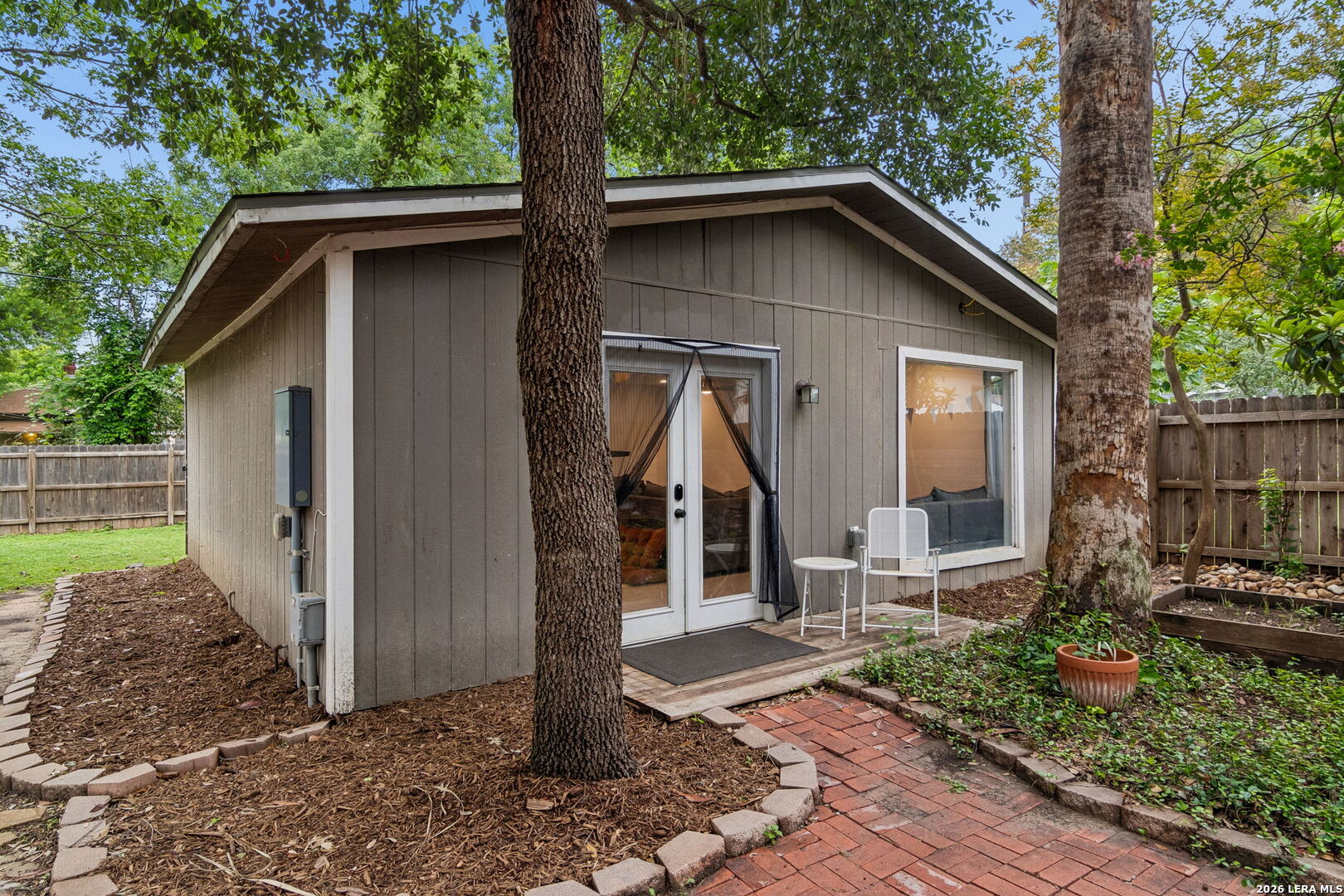 607 W KINGS HWY