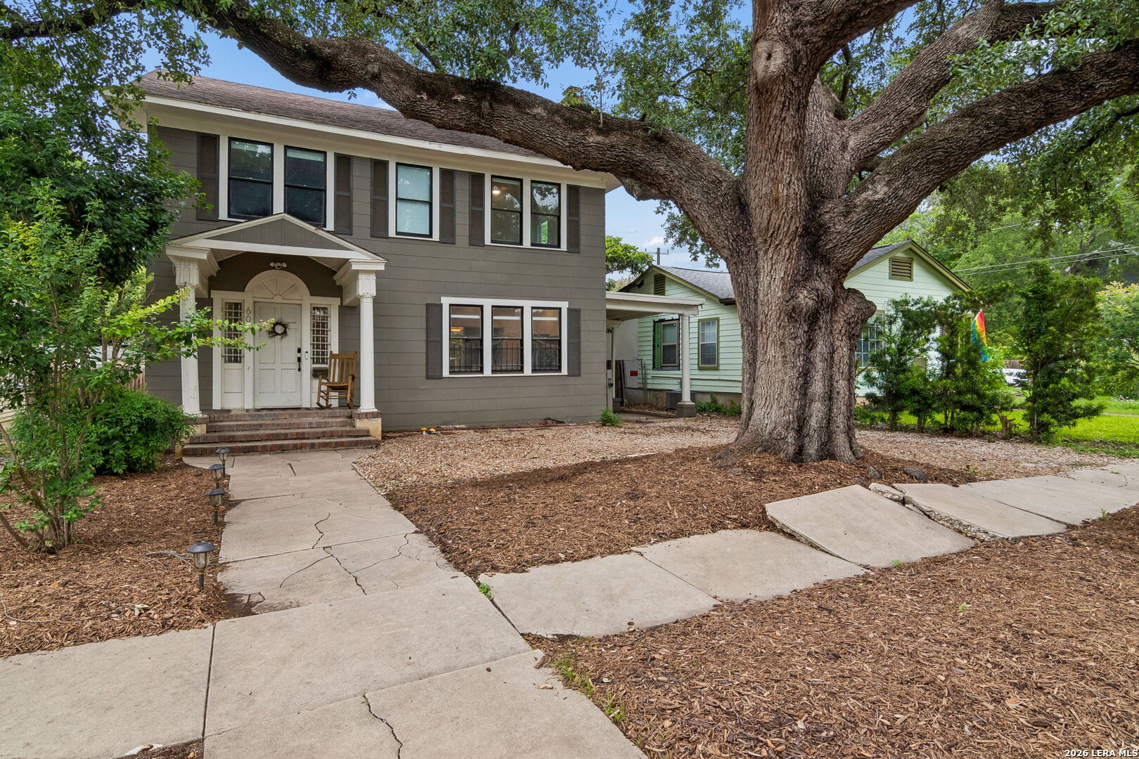 607 W KINGS HWY