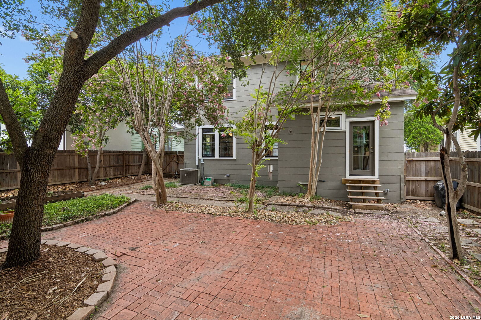 607 W KINGS HWY
