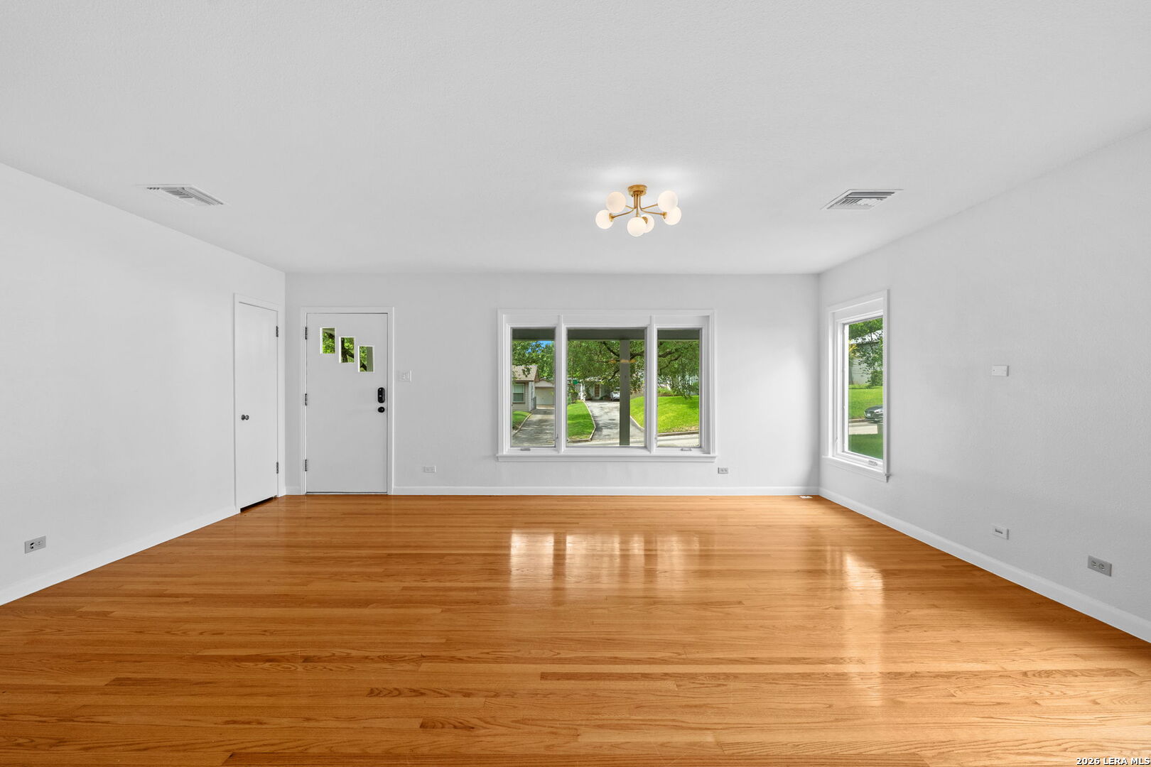 253 E Edgewood Pl