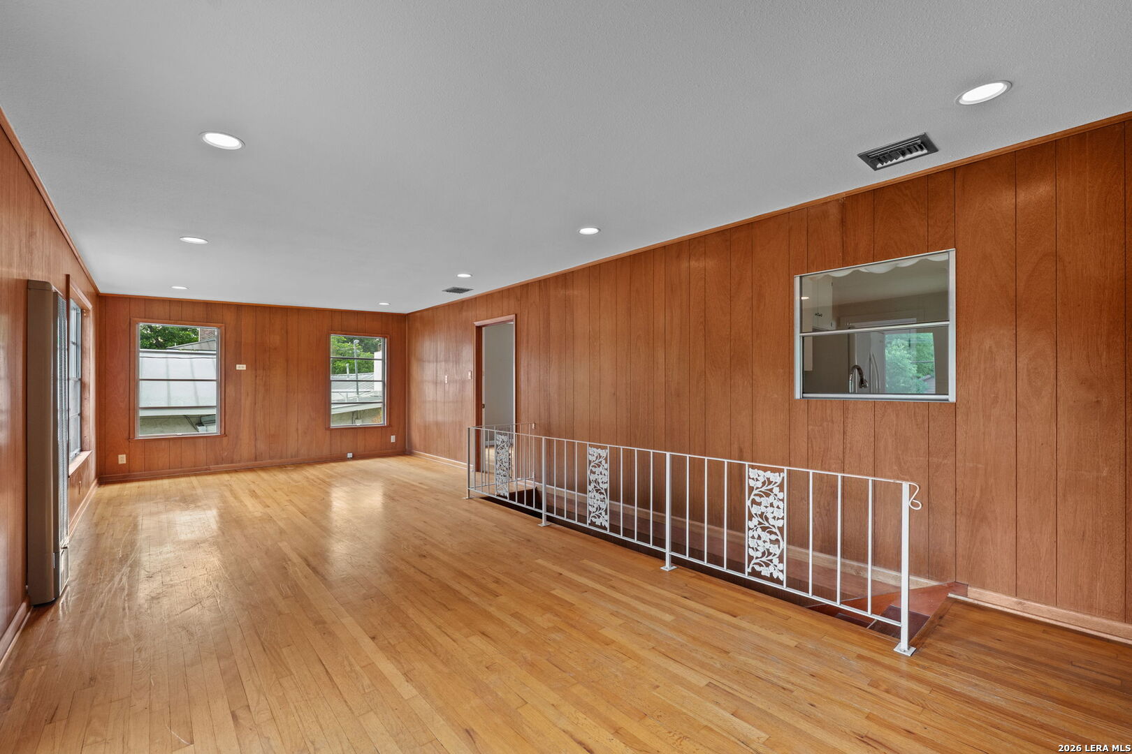 253 E Edgewood Pl