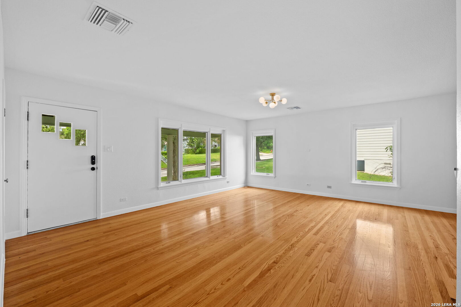 253 E Edgewood Pl