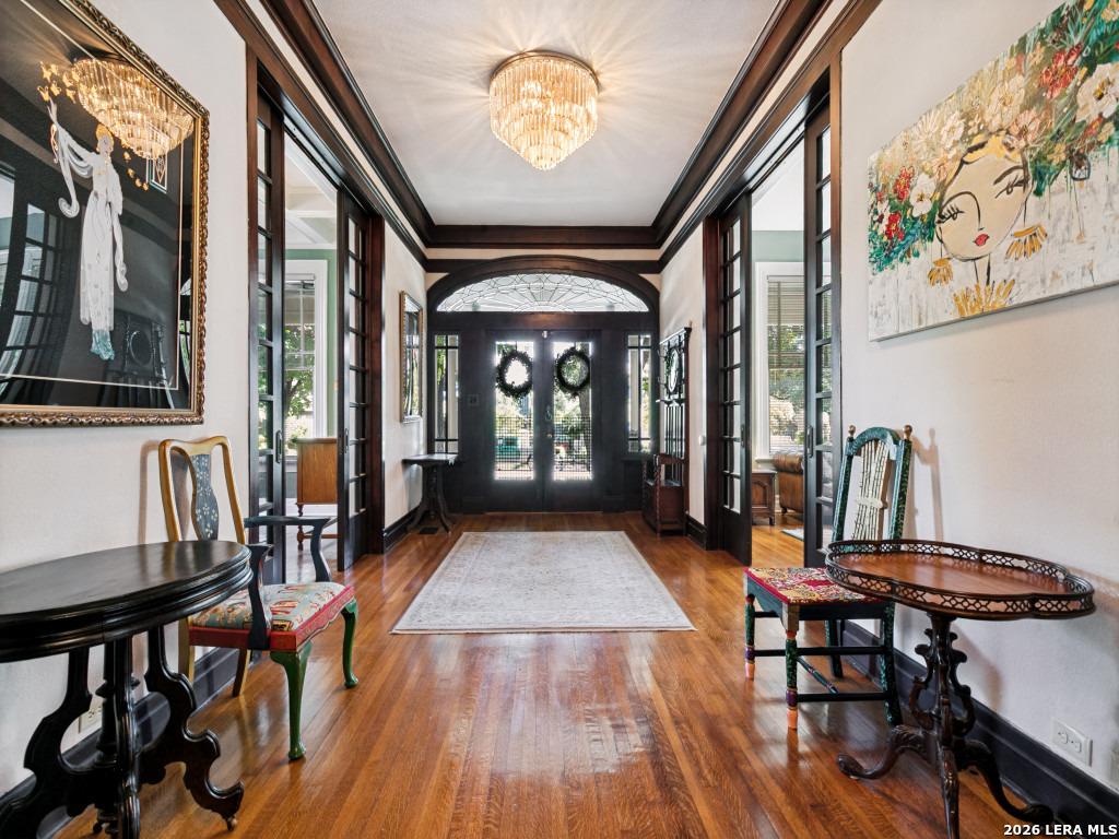 125 W Agarita Ave.