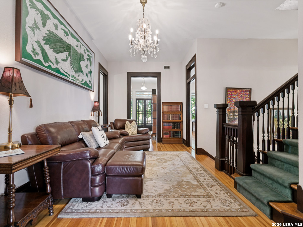 125 W Agarita Ave.