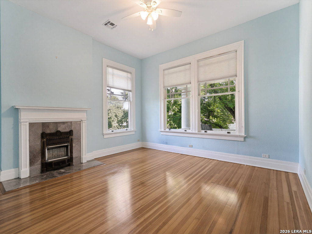 125 W Agarita Ave.