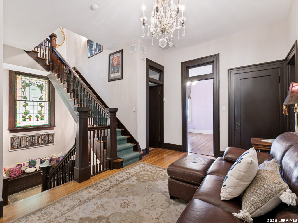125 W Agarita Ave.