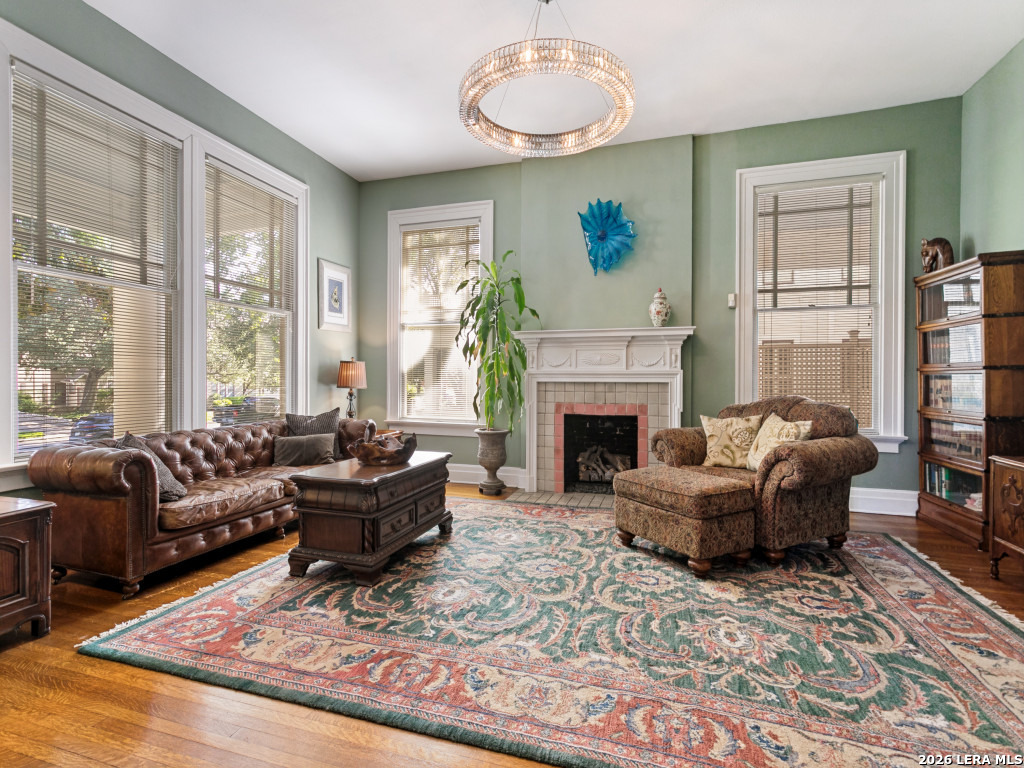 125 W Agarita Ave.