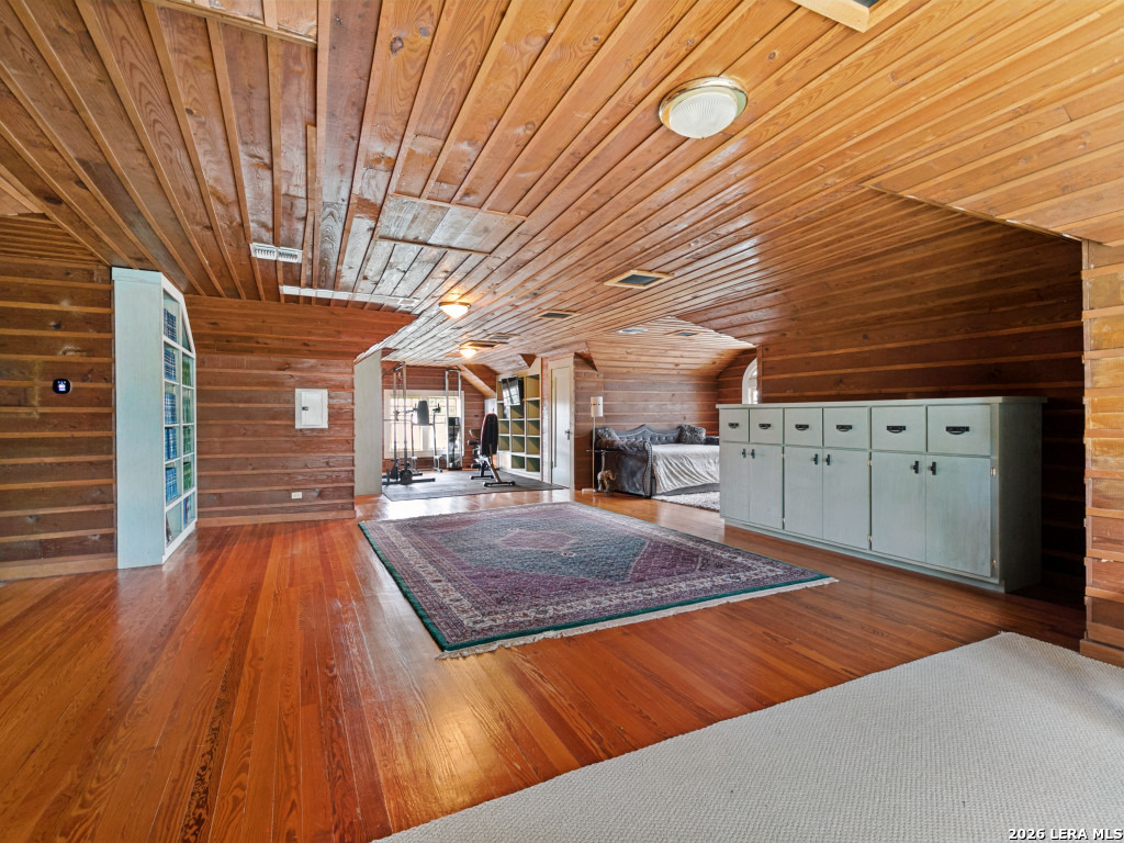 125 W Agarita Ave.