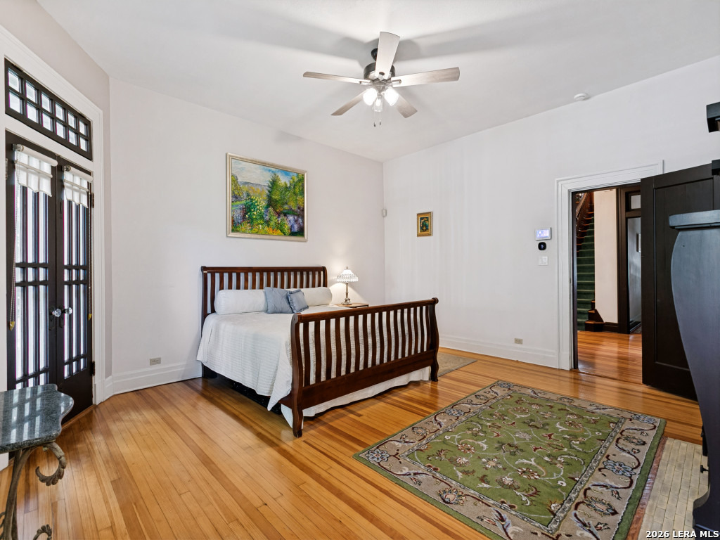 125 W Agarita Ave.