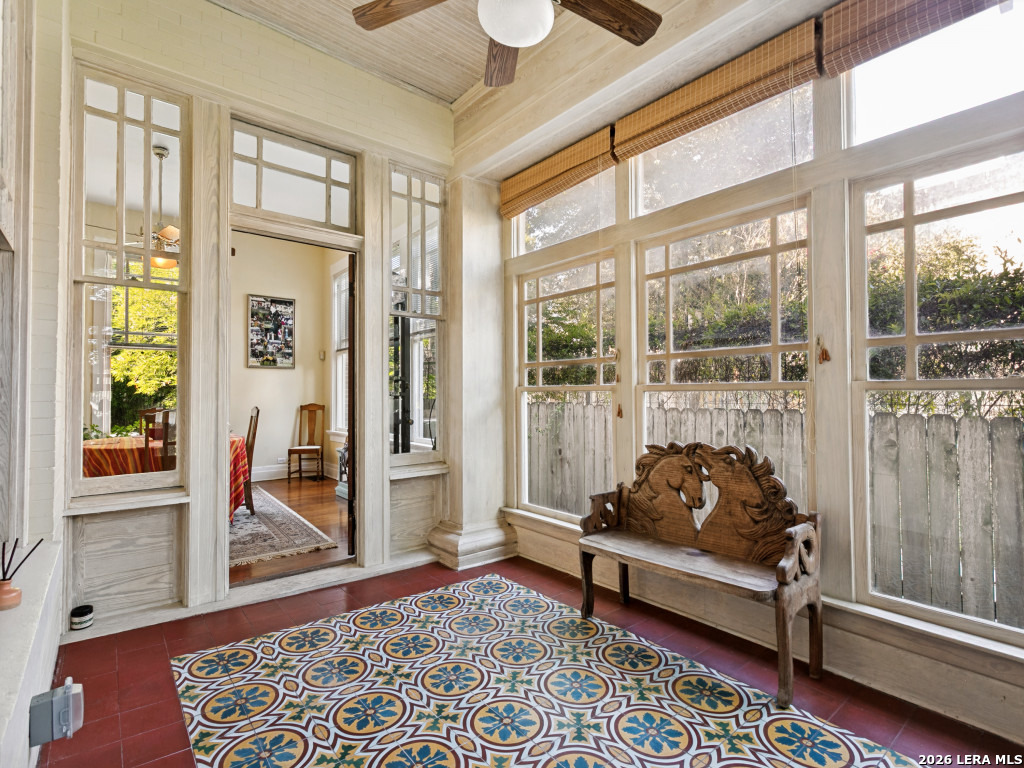 125 W Agarita Ave.