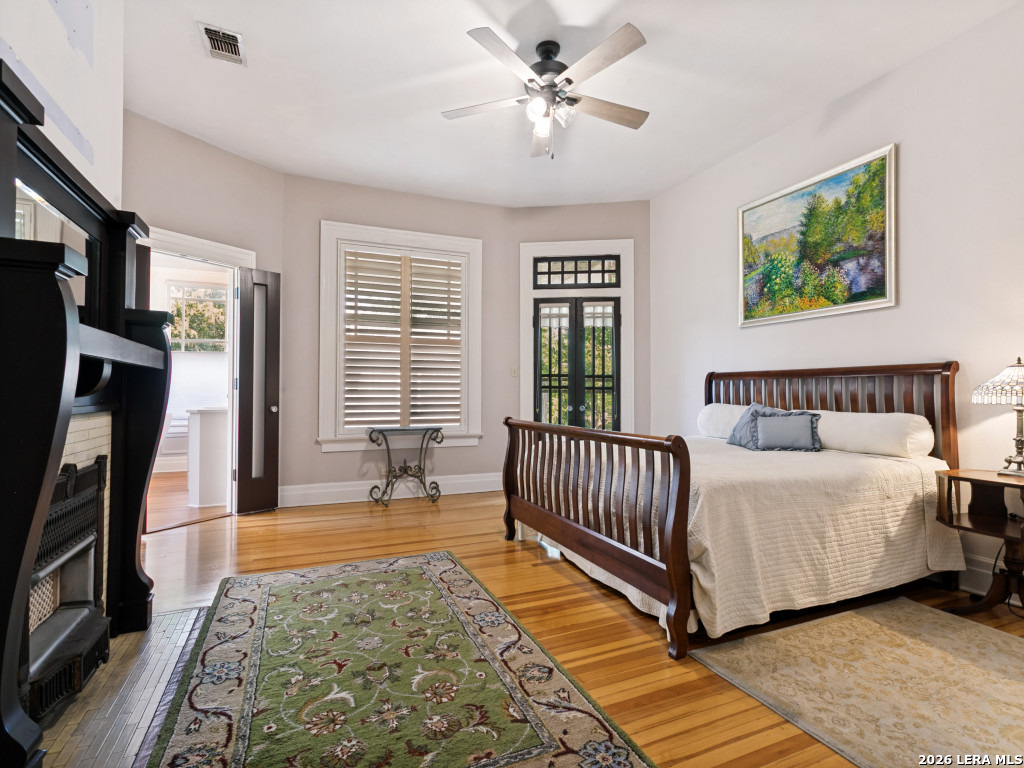 125 W Agarita Ave.