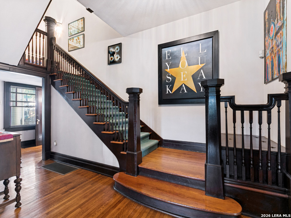 125 W Agarita Ave.